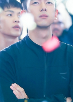 李现图片高清壁纸背影